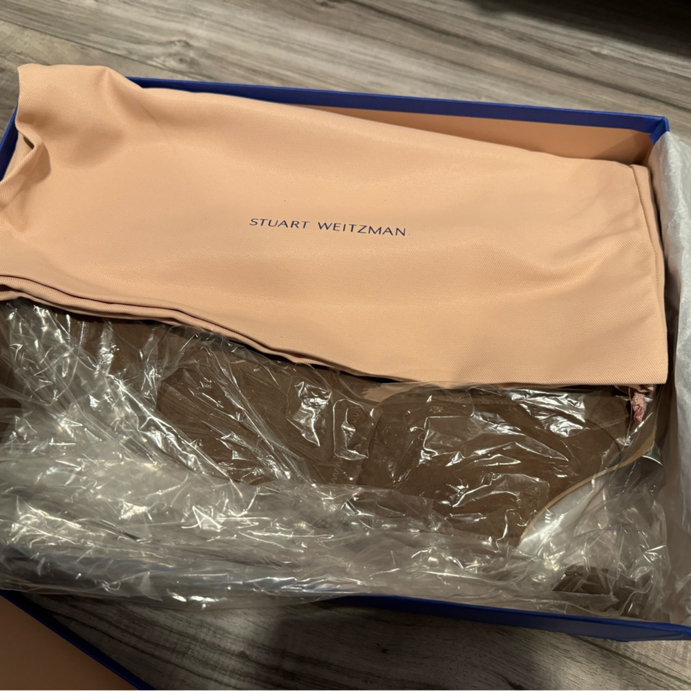 *SOLD* BNIB Stuart Weitzman Boots